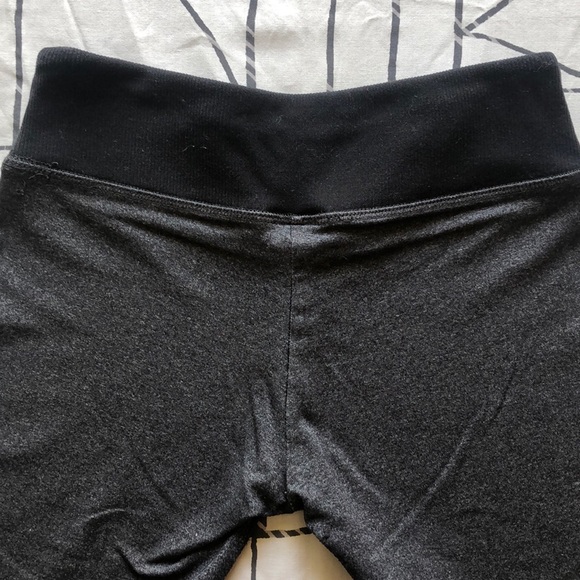 Color-blocked leggings from Jala Clothing. - Picture 6 of 7